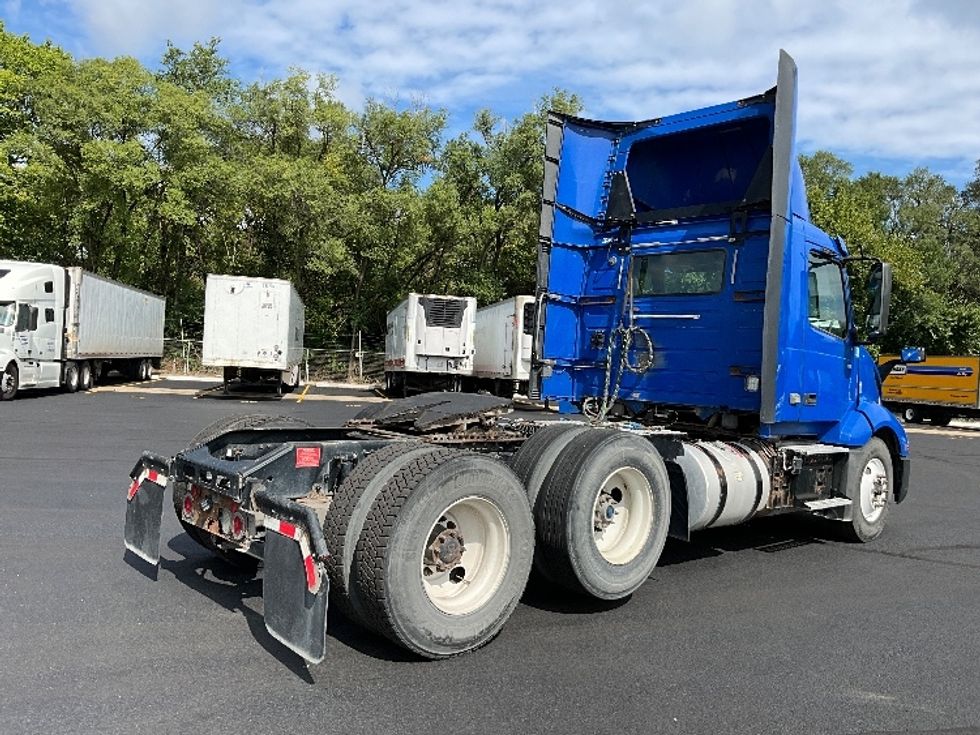Day Cab Tractor-Heavy Duty Tractors-Volvo-2019-VNL62300-Indianapolis-IN-652,642\n\t\tmiles-$ 18,000 - Image 7