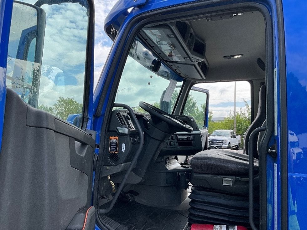 Day Cab Tractor-Heavy Duty Tractors-Volvo-2019-VNL62300-Indianapolis-IN-652,642\n\t\tmiles-$ 18,000 - Image 9