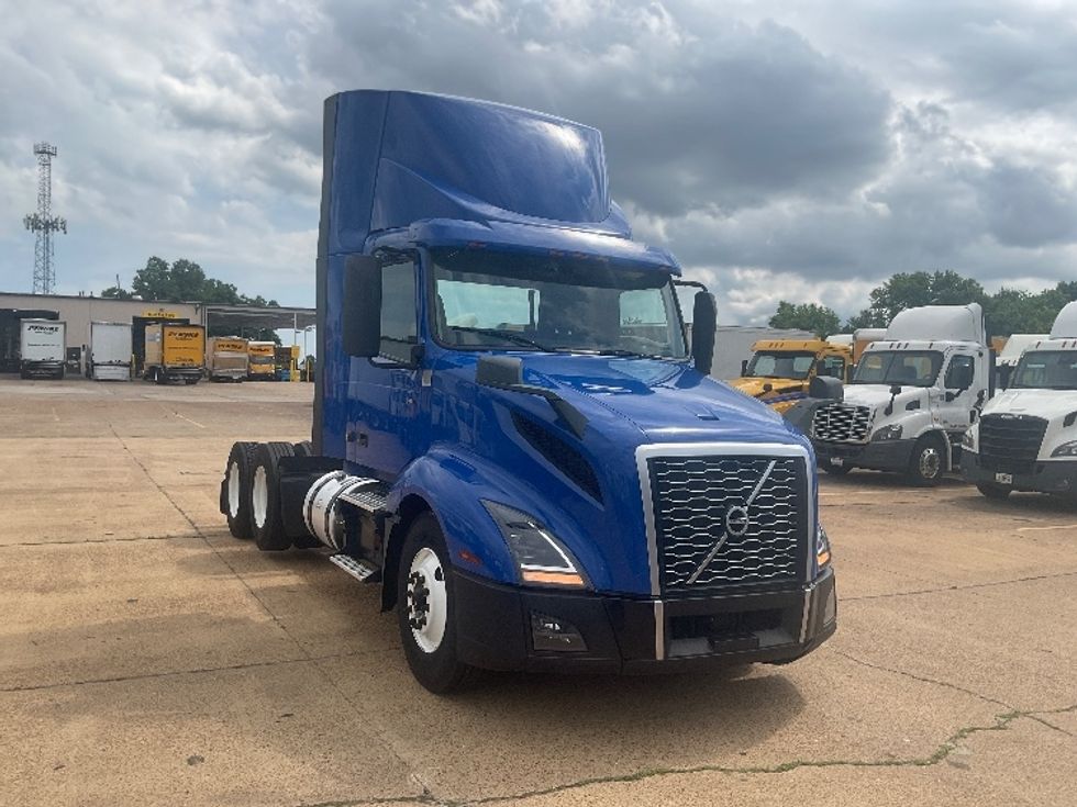 Day Cab Tractor-Heavy Duty Tractors-Volvo-2019-VNL62300-Memphis-TN-718,383\n\t\tmiles-$ 25,250 - Image 1