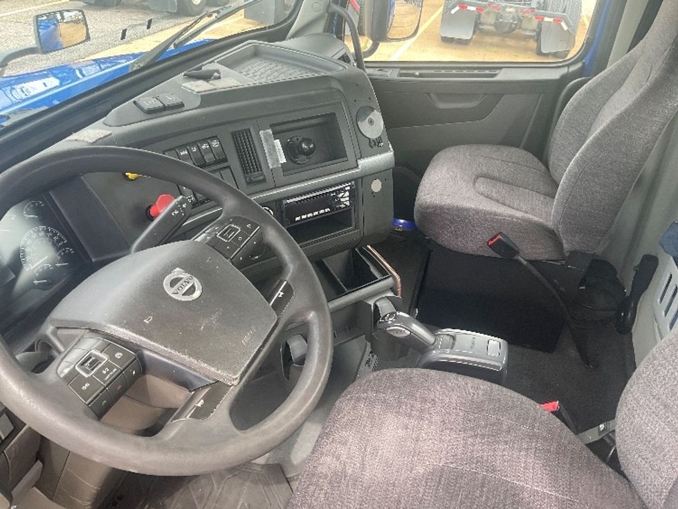 Day Cab Tractor-Heavy Duty Tractors-Volvo-2019-VNL62300-Memphis-TN-718,383\n\t\tmiles-$ 25,250 - Image 10
