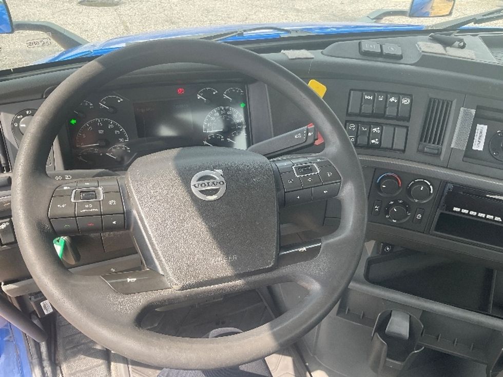 Day Cab Tractor-Heavy Duty Tractors-Volvo-2019-VNL62300-Memphis-TN-718,383\n\t\tmiles-$ 25,250 - Image 11