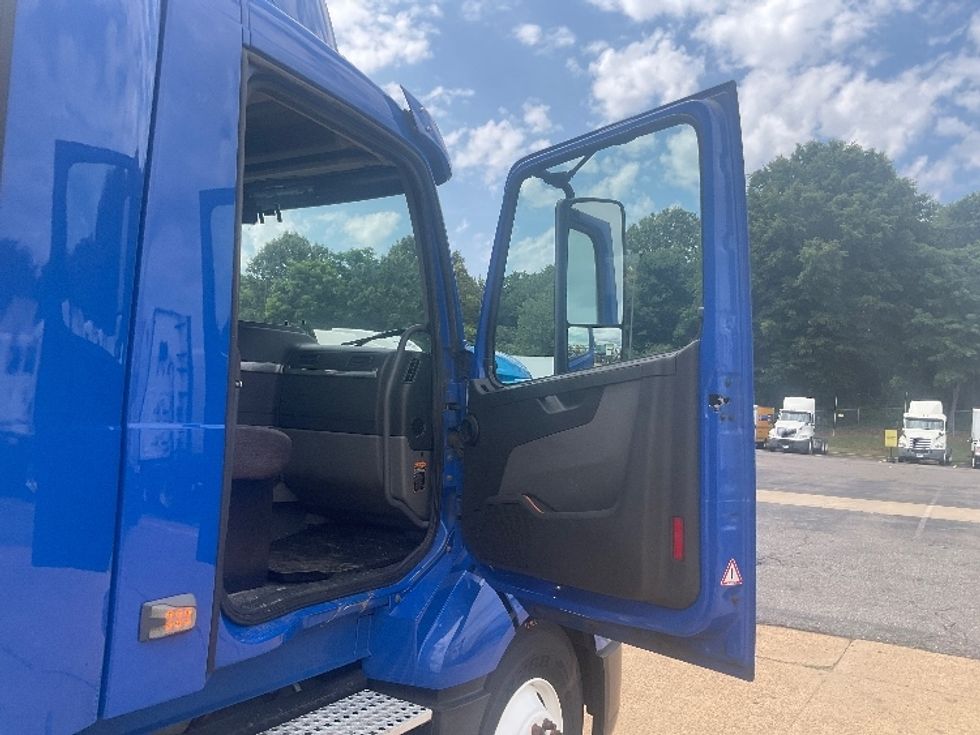 Day Cab Tractor-Heavy Duty Tractors-Volvo-2019-VNL62300-Memphis-TN-718,383\n\t\tmiles-$ 25,250 - Image 12