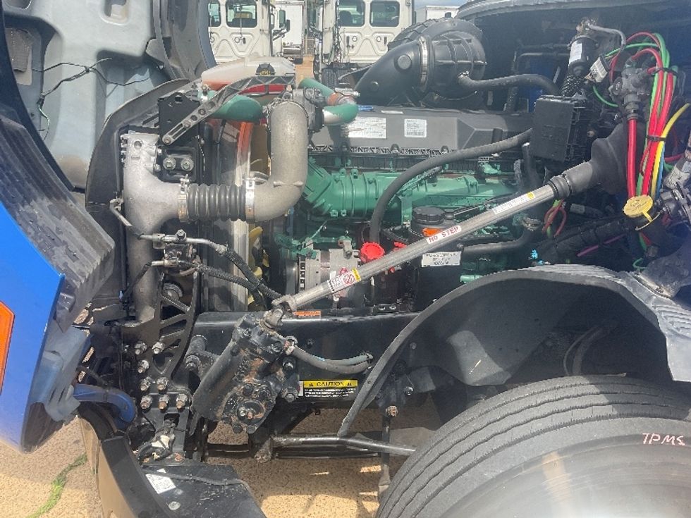 Day Cab Tractor-Heavy Duty Tractors-Volvo-2019-VNL62300-Memphis-TN-718,383\n\t\tmiles-$ 25,250 - Image 16