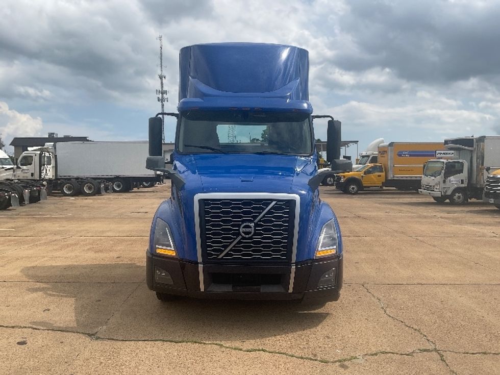 Day Cab Tractor-Heavy Duty Tractors-Volvo-2019-VNL62300-Memphis-TN-718,383\n\t\tmiles-$ 25,250 - Image 2