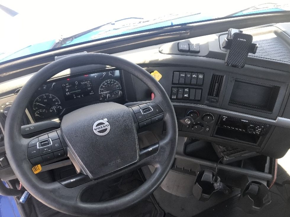 Day Cab Tractor-Heavy Duty Tractors-Volvo-2019-VNL62300-Prince George-VA-783,692\n\t\tmiles-$ 24,500 - Image 11
