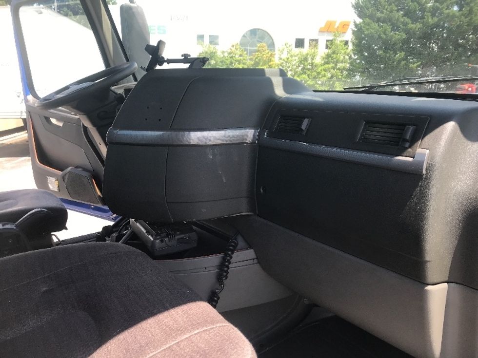 Day Cab Tractor-Heavy Duty Tractors-Volvo-2019-VNL62300-Prince George-VA-783,692\n\t\tmiles-$ 24,500 - Image 13