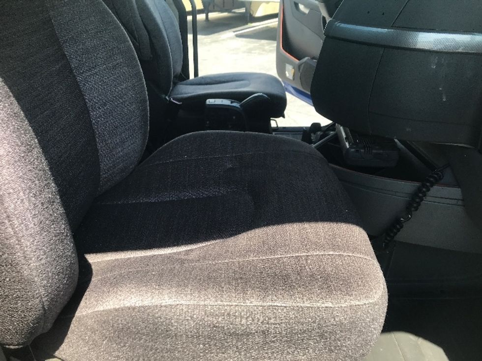 Day Cab Tractor-Heavy Duty Tractors-Volvo-2019-VNL62300-Prince George-VA-783,692\n\t\tmiles-$ 24,500 - Image 14