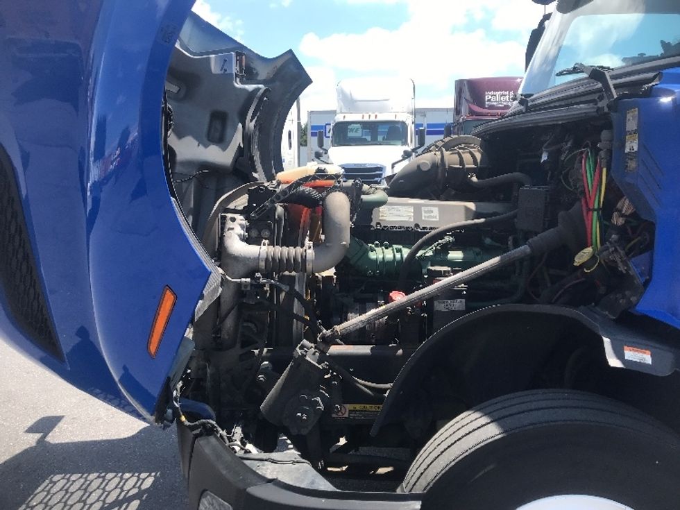 Day Cab Tractor-Heavy Duty Tractors-Volvo-2019-VNL62300-Prince George-VA-783,692\n\t\tmiles-$ 24,500 - Image 16