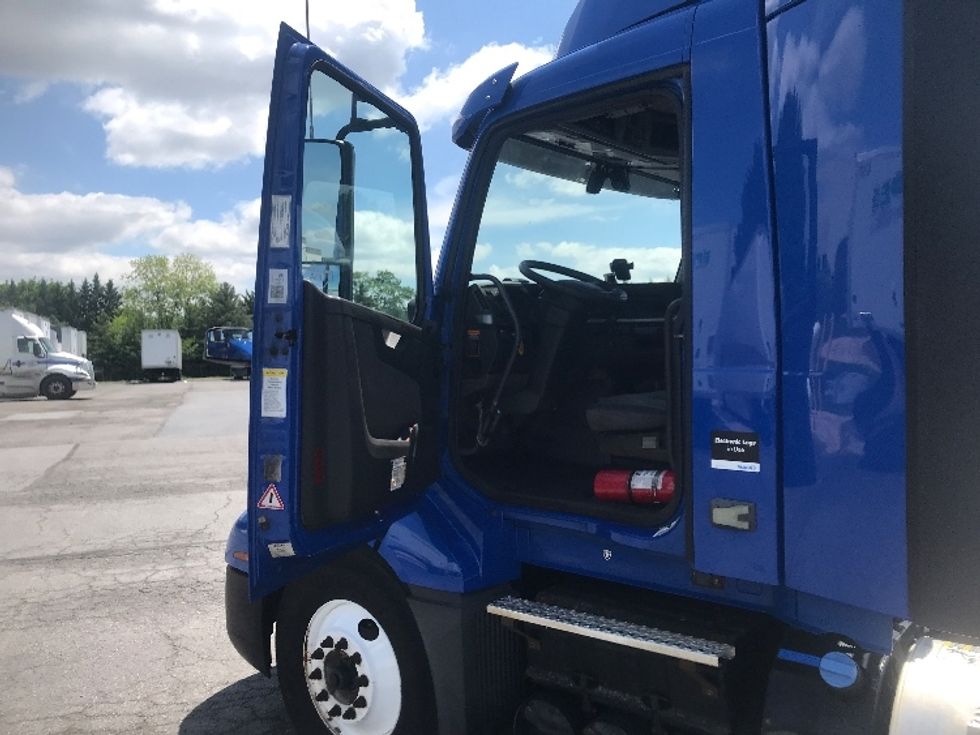 Day Cab Tractor-Heavy Duty Tractors-Volvo-2019-VNL62300-Prince George-VA-783,692\n\t\tmiles-$ 24,500 - Image 9