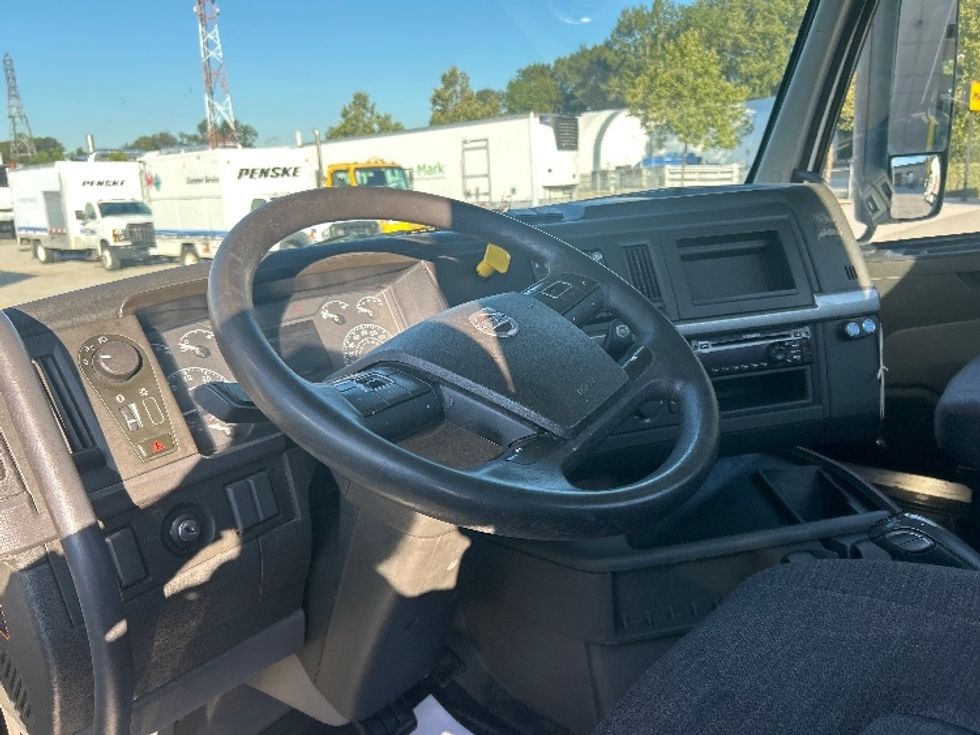 Day Cab Tractor-Heavy Duty Tractors-Volvo-2019-VNL64T300-Abbotsford-BC-237,367\n\t\tkm-$ 77,000 - Image 10