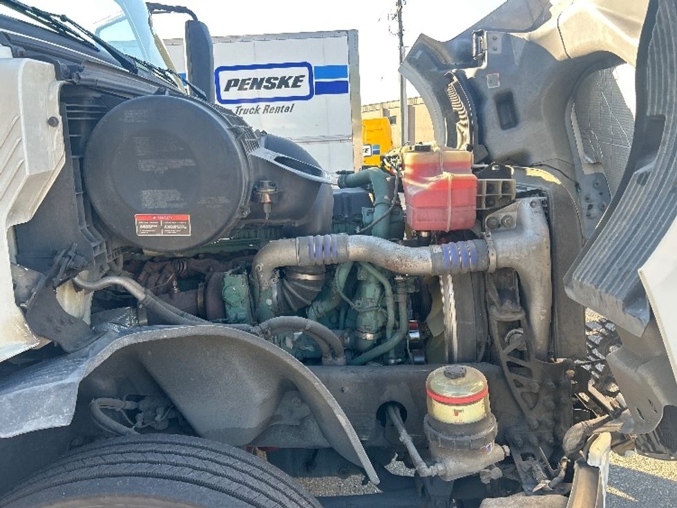 Day Cab Tractor-Heavy Duty Tractors-Volvo-2019-VNL64T300-Abbotsford-BC-237,367\n\t\tkm-$ 77,000 - Image 15