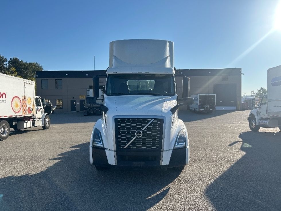 Day Cab Tractor-Heavy Duty Tractors-Volvo-2019-VNL64T300-Abbotsford-BC-237,367\n\t\tkm-$ 77,000 - Image 2