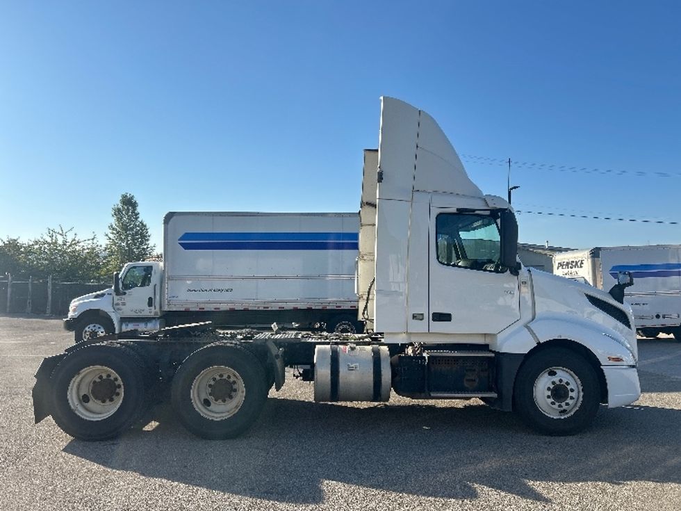 Day Cab Tractor-Heavy Duty Tractors-Volvo-2019-VNL64T300-Abbotsford-BC-237,367\n\t\tkm-$ 77,000 - Image 8