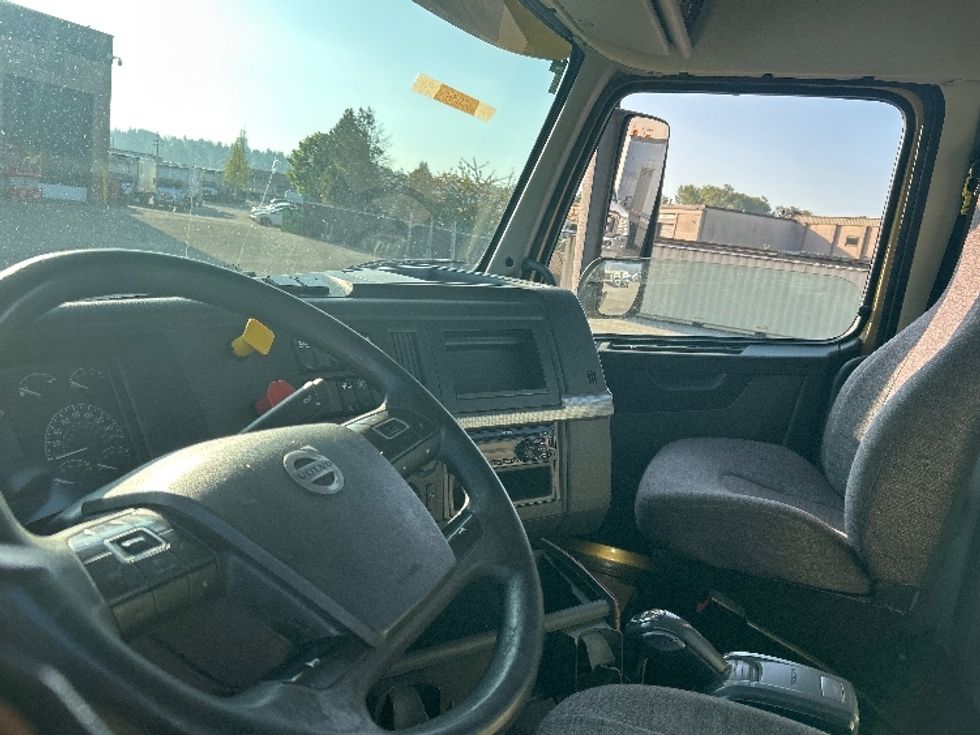 Day Cab Tractor-Heavy Duty Tractors-Volvo-2019-VNL64T300-Abbotsford-BC-356,609\n\t\tkm-$ 63,250 - Image 10