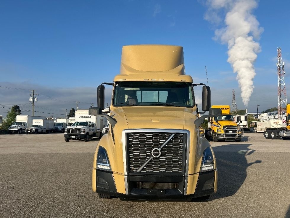 Day Cab Tractor-Heavy Duty Tractors-Volvo-2019-VNL64T300-Abbotsford-BC-356,609\n\t\tkm-$ 63,250 - Image 2