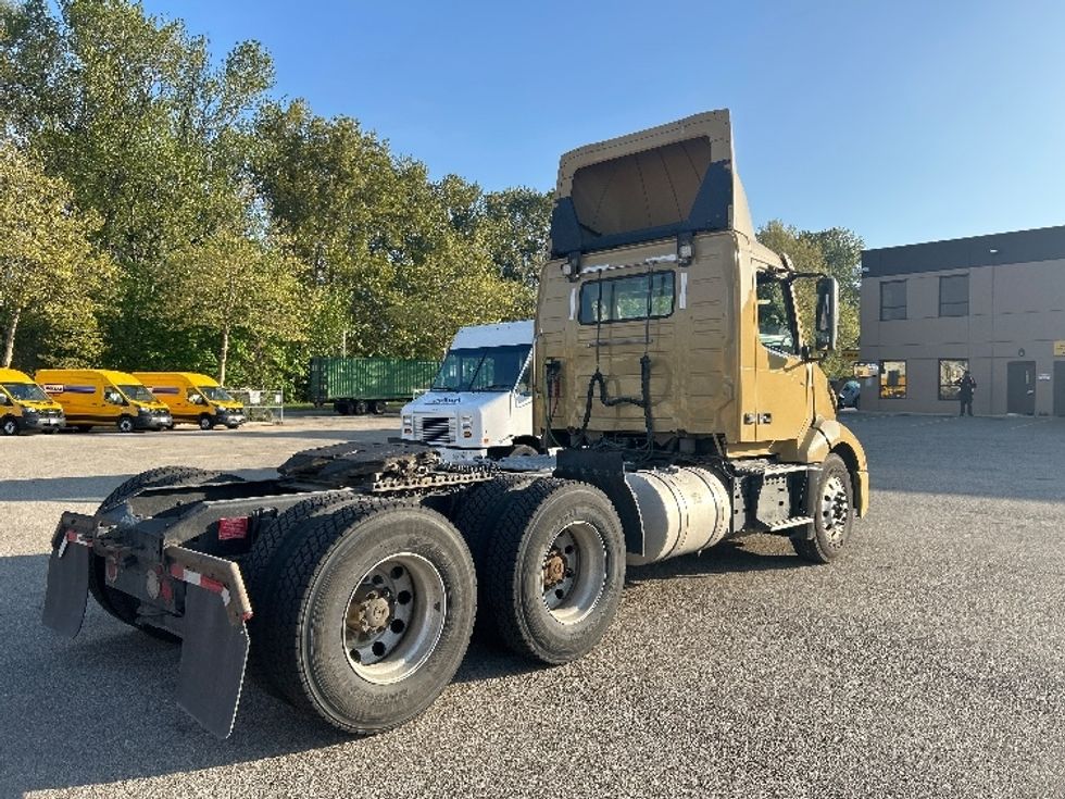 Day Cab Tractor-Heavy Duty Tractors-Volvo-2019-VNL64T300-Abbotsford-BC-356,609\n\t\tkm-$ 63,250 - Image 7