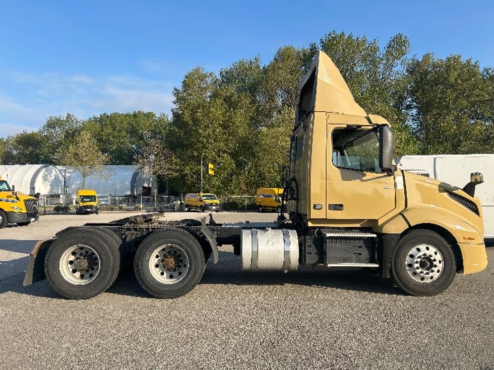 Day Cab Tractor-Heavy Duty Tractors-Volvo-2019-VNL64T300-Abbotsford-BC-356,609\n\t\tkm-$ 63,250 - Image 8