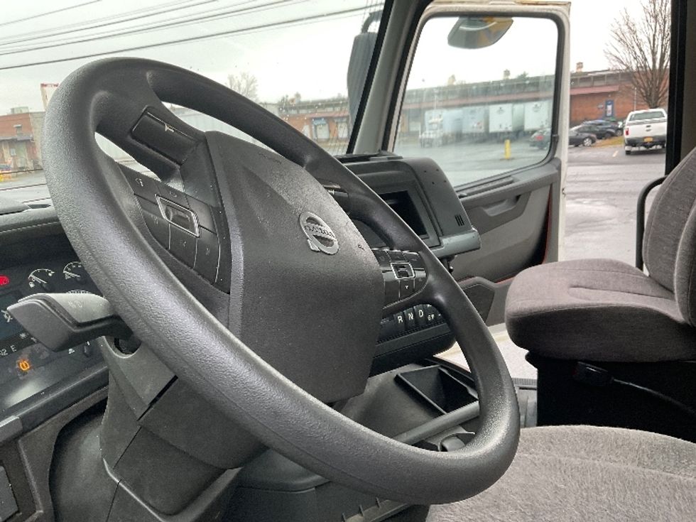 Day Cab Tractor-Heavy Duty Tractors-Volvo-2019-VNL64T300-Albany-NY-514,856\n\t\tmiles-$ 32,250 - Image 10