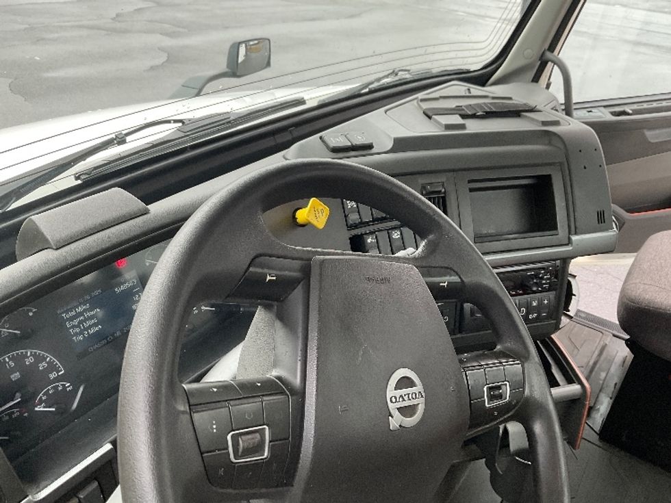Day Cab Tractor-Heavy Duty Tractors-Volvo-2019-VNL64T300-Albany-NY-514,856\n\t\tmiles-$ 32,250 - Image 11