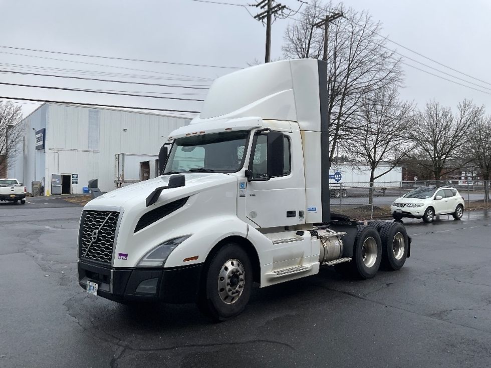 Day Cab Tractor-Heavy Duty Tractors-Volvo-2019-VNL64T300-Albany-NY-514,856\n\t\tmiles-$ 32,250 - Image 3