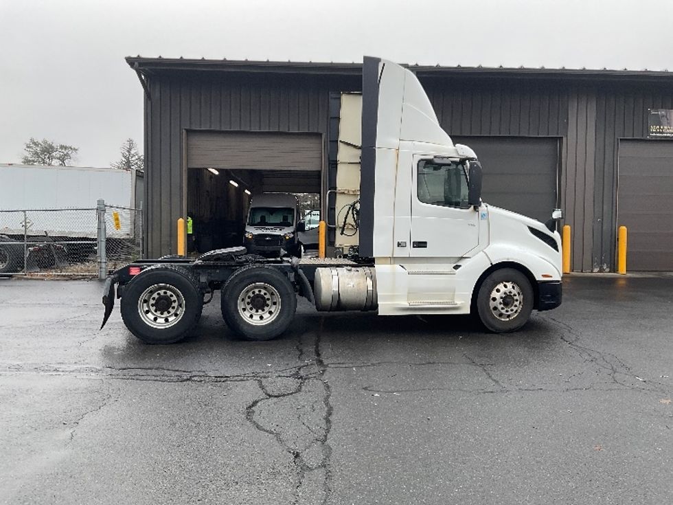 Day Cab Tractor-Heavy Duty Tractors-Volvo-2019-VNL64T300-Albany-NY-514,856\n\t\tmiles-$ 32,250 - Image 8