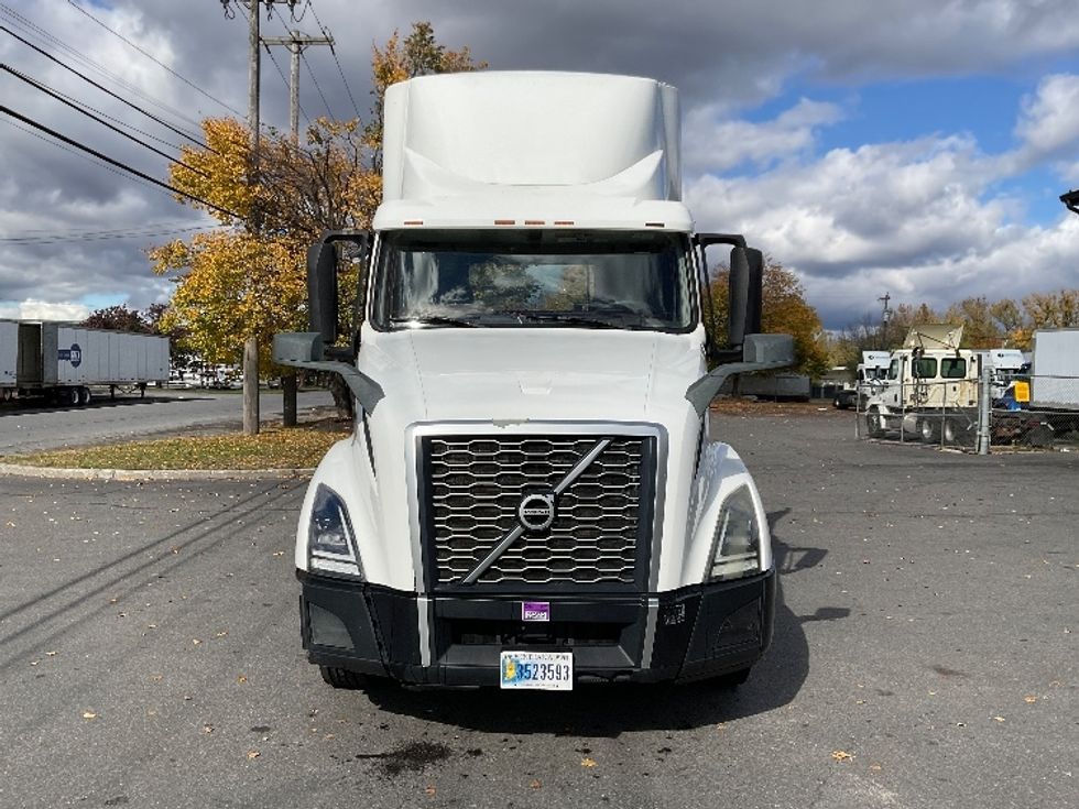 Day Cab Tractor-Heavy Duty Tractors-Volvo-2019-VNL64T300-Albany-NY-571,358\n\t\tmiles-$ 27,750 - Image 2