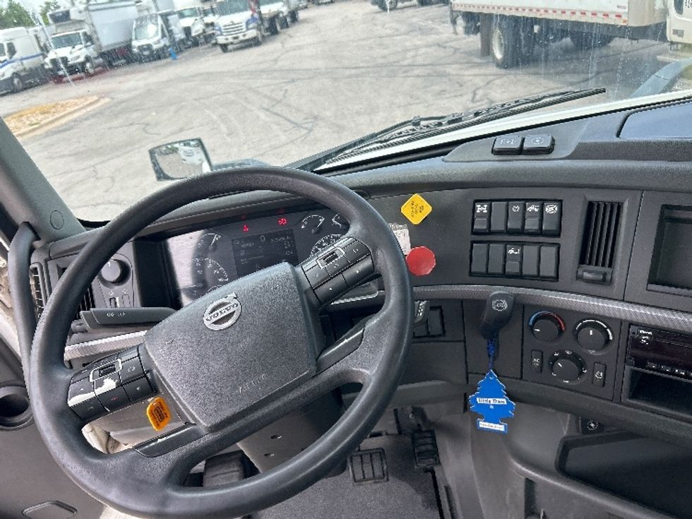 Day Cab Tractor-Heavy Duty Tractors-Volvo-2019-VNL64T300-Austin-TX-579,387\n\t\tmiles-$ 32,250 - Image 11