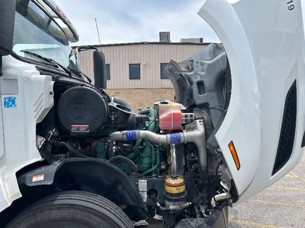 Day Cab Tractor-Heavy Duty Tractors-Volvo-2019-VNL64T300-Austin-TX-579,387\n\t\tmiles-$ 32,250 - Image 15