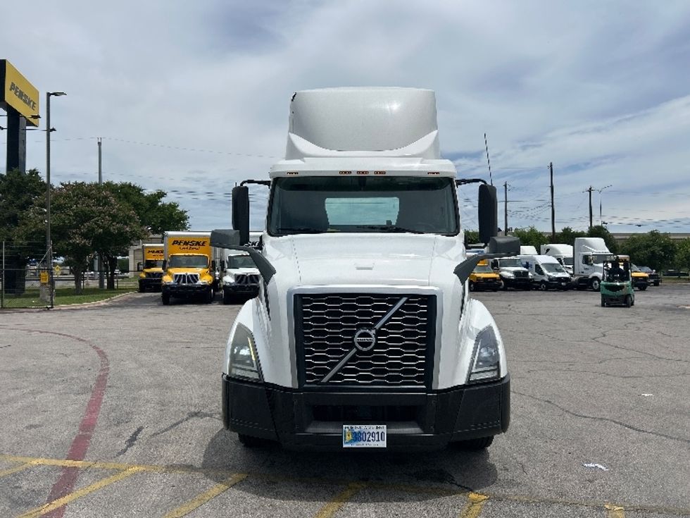Day Cab Tractor-Heavy Duty Tractors-Volvo-2019-VNL64T300-Austin-TX-579,387\n\t\tmiles-$ 32,250 - Image 2