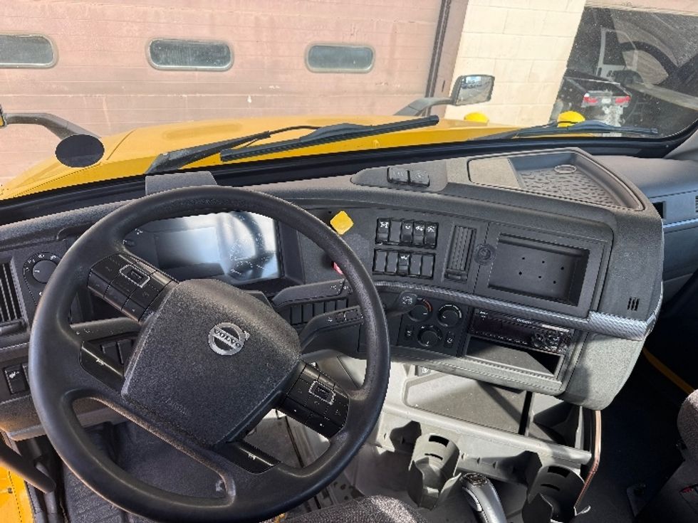 Day Cab Tractor-Heavy Duty Tractors-Volvo-2019-VNL64T300-Baltimore-MD-245,989\n\t\tmiles-$ 47,500 - Image 10