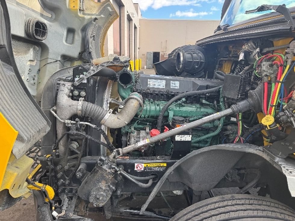 Day Cab Tractor-Heavy Duty Tractors-Volvo-2019-VNL64T300-Baltimore-MD-245,989\n\t\tmiles-$ 47,500 - Image 15