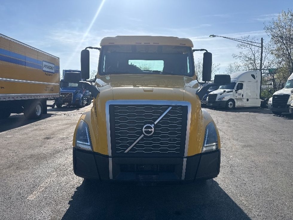 Day Cab Tractor-Heavy Duty Tractors-Volvo-2019-VNL64T300-Baltimore-MD-245,989\n\t\tmiles-$ 47,500 - Image 2