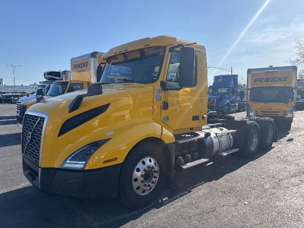 Day Cab Tractor-Heavy Duty Tractors-Volvo-2019-VNL64T300-Baltimore-MD-245,989\n\t\tmiles-$ 47,500 - Image 3