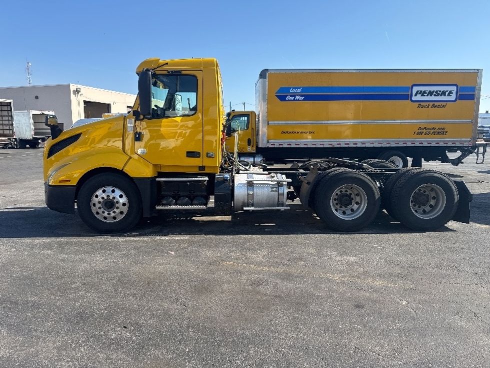 Day Cab Tractor-Heavy Duty Tractors-Volvo-2019-VNL64T300-Baltimore-MD-245,989\n\t\tmiles-$ 47,500 - Image 4