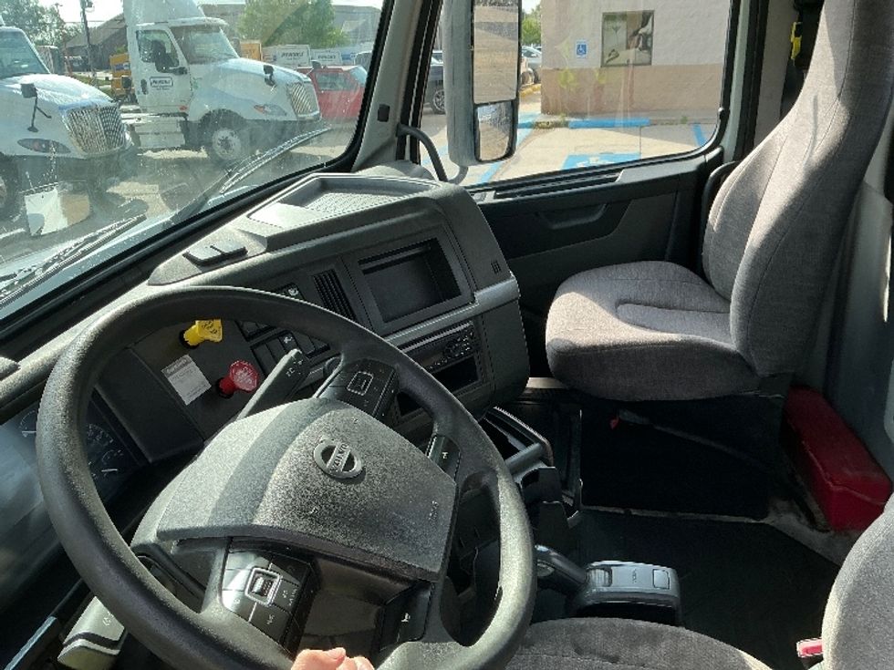 Day Cab Tractor-Heavy Duty Tractors-Volvo-2019-VNL64T300-Baton Rouge-LA-285,130\n\t\tmiles-$ 49,750 - Image 10