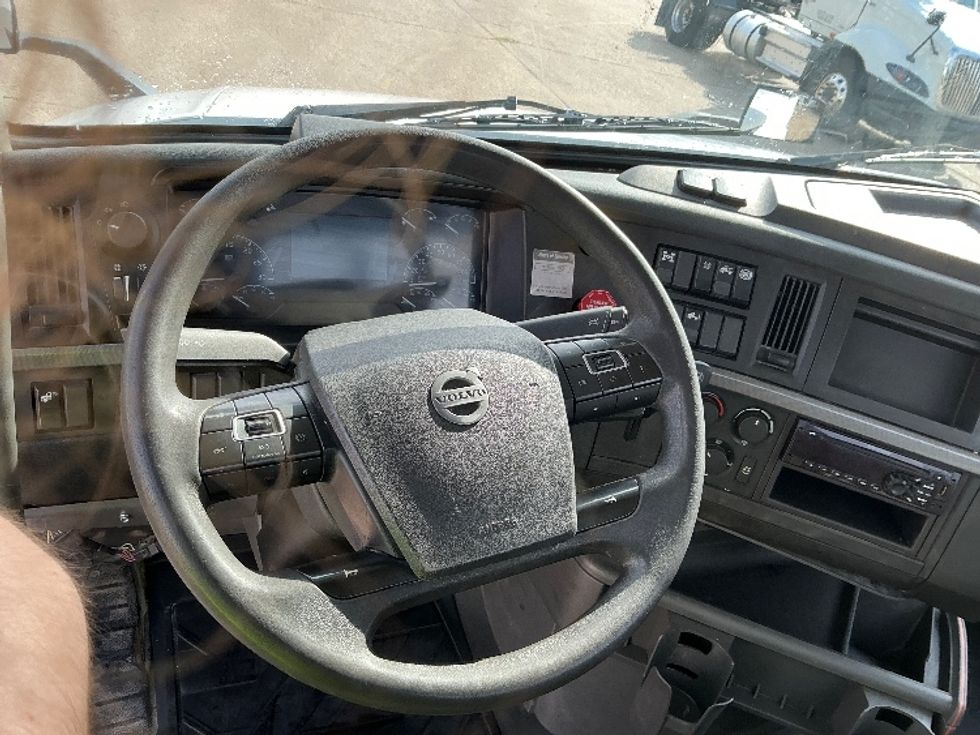 Day Cab Tractor-Heavy Duty Tractors-Volvo-2019-VNL64T300-Baton Rouge-LA-285,130\n\t\tmiles-$ 49,750 - Image 11