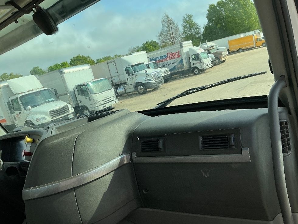 Day Cab Tractor-Heavy Duty Tractors-Volvo-2019-VNL64T300-Baton Rouge-LA-285,130\n\t\tmiles-$ 49,750 - Image 13