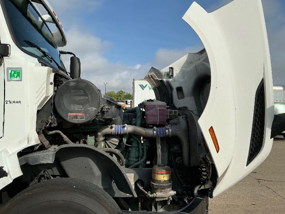 Day Cab Tractor-Heavy Duty Tractors-Volvo-2019-VNL64T300-Baton Rouge-LA-285,130\n\t\tmiles-$ 49,750 - Image 15