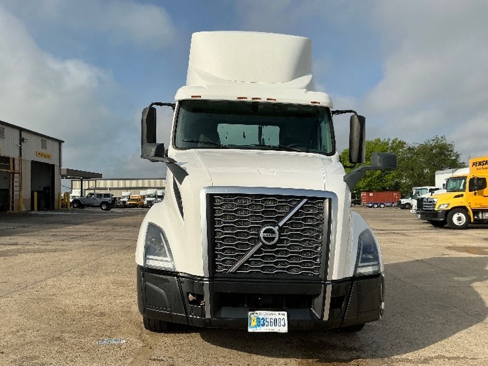 Day Cab Tractor-Heavy Duty Tractors-Volvo-2019-VNL64T300-Baton Rouge-LA-285,130\n\t\tmiles-$ 49,750 - Image 2