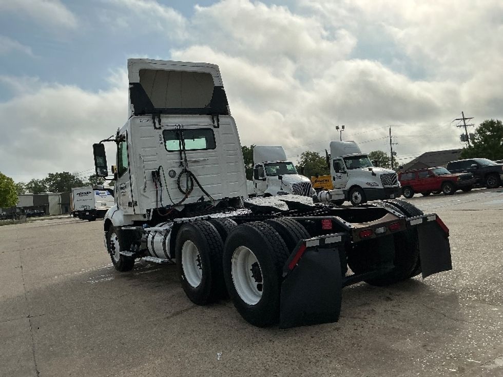 Day Cab Tractor-Heavy Duty Tractors-Volvo-2019-VNL64T300-Baton Rouge-LA-285,130\n\t\tmiles-$ 49,750 - Image 5