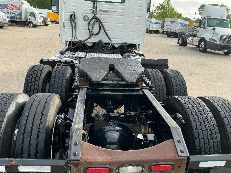 Day Cab Tractor-Heavy Duty Tractors-Volvo-2019-VNL64T300-Baton Rouge-LA-285,130\n\t\tmiles-$ 49,750 - Image 6