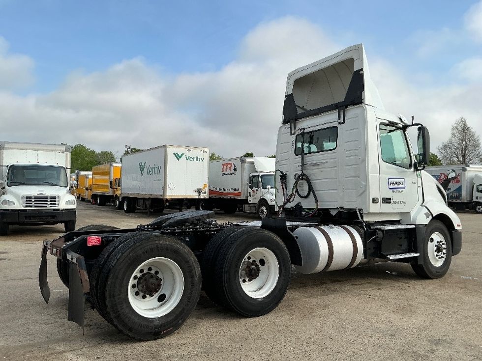 Day Cab Tractor-Heavy Duty Tractors-Volvo-2019-VNL64T300-Baton Rouge-LA-285,130\n\t\tmiles-$ 49,750 - Image 7