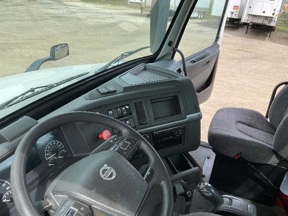 Day Cab Tractor-Heavy Duty Tractors-Volvo-2019-VNL64T300-Brooklyn Park-MN-419,879\n\t\tmiles-$ 42,500 - Image 10