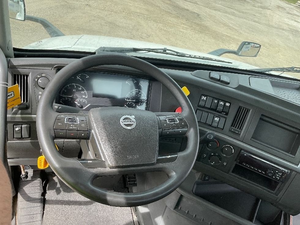 Day Cab Tractor-Heavy Duty Tractors-Volvo-2019-VNL64T300-Brooklyn Park-MN-419,879\n\t\tmiles-$ 42,500 - Image 11