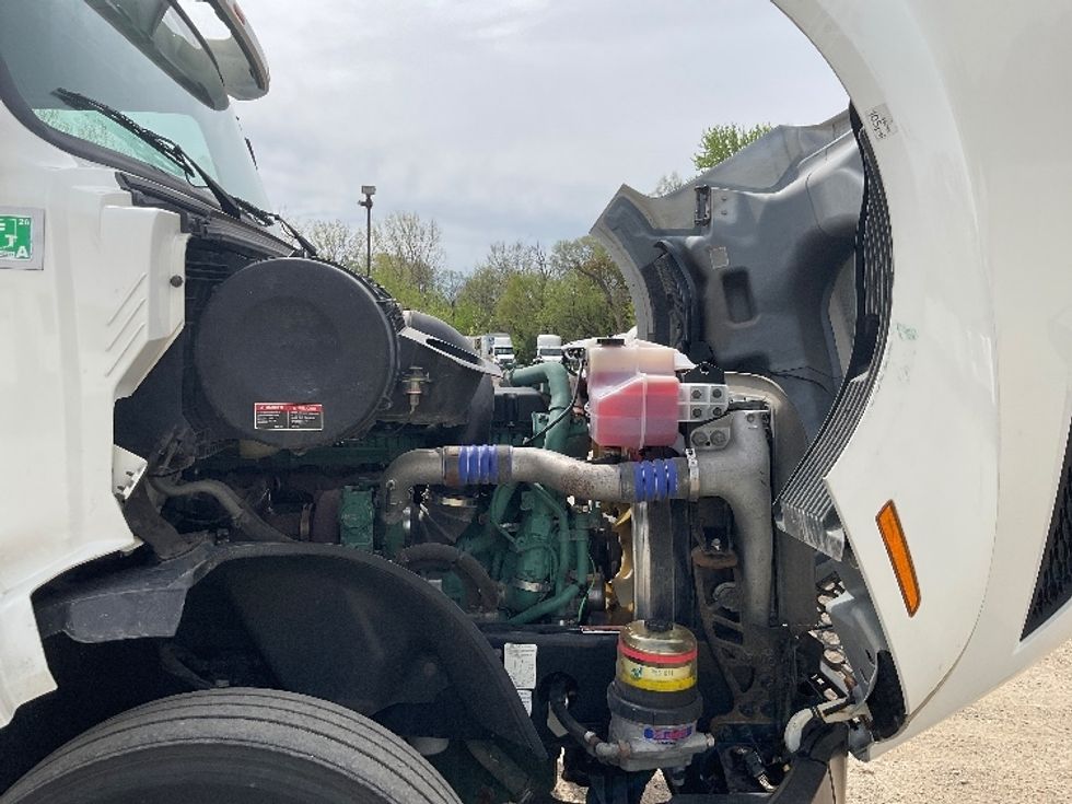 Day Cab Tractor-Heavy Duty Tractors-Volvo-2019-VNL64T300-Brooklyn Park-MN-419,879\n\t\tmiles-$ 42,500 - Image 15