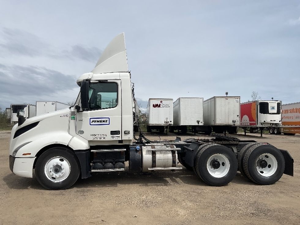 Day Cab Tractor-Heavy Duty Tractors-Volvo-2019-VNL64T300-Brooklyn Park-MN-419,879\n\t\tmiles-$ 42,500 - Image 4