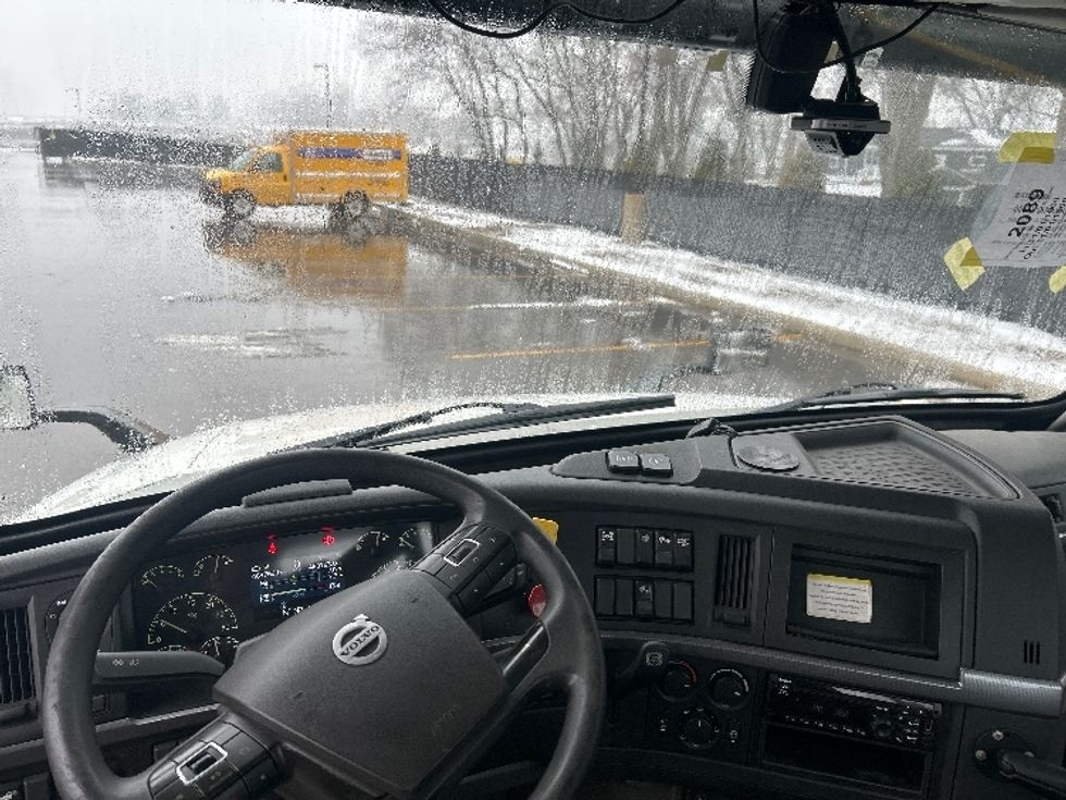 Day Cab Tractor-Heavy Duty Tractors-Volvo-2019-VNL64T300-Byron Center-MI-463,762\n\t\tmiles-$ 35,250 - Image 11