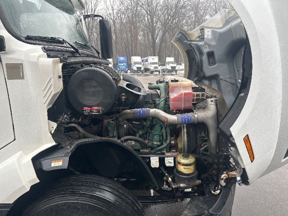 Day Cab Tractor-Heavy Duty Tractors-Volvo-2019-VNL64T300-Byron Center-MI-463,762\n\t\tmiles-$ 35,250 - Image 15