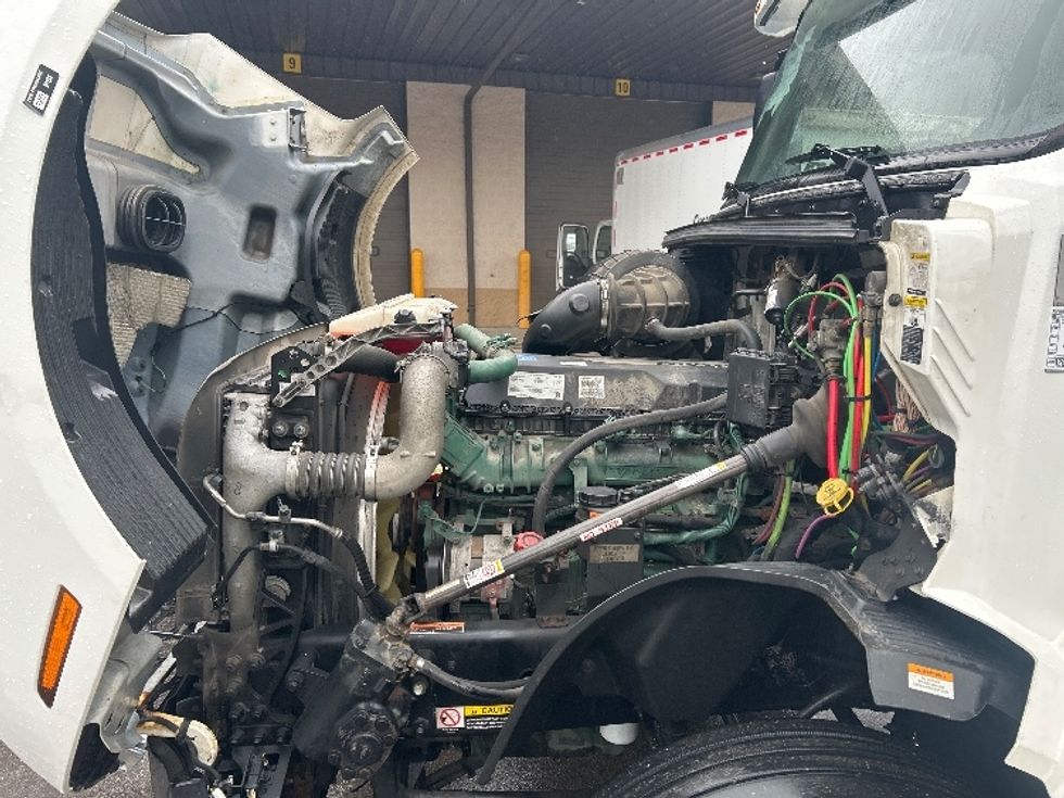 Day Cab Tractor-Heavy Duty Tractors-Volvo-2019-VNL64T300-Byron Center-MI-463,762\n\t\tmiles-$ 35,250 - Image 16