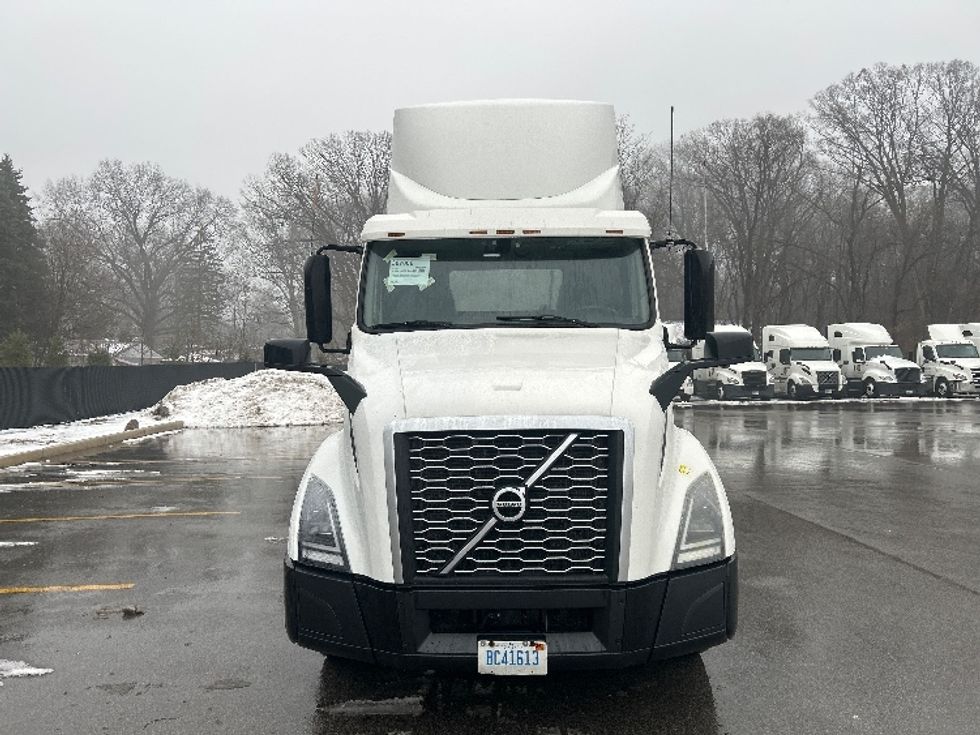 Day Cab Tractor-Heavy Duty Tractors-Volvo-2019-VNL64T300-Byron Center-MI-463,762\n\t\tmiles-$ 35,250 - Image 2
